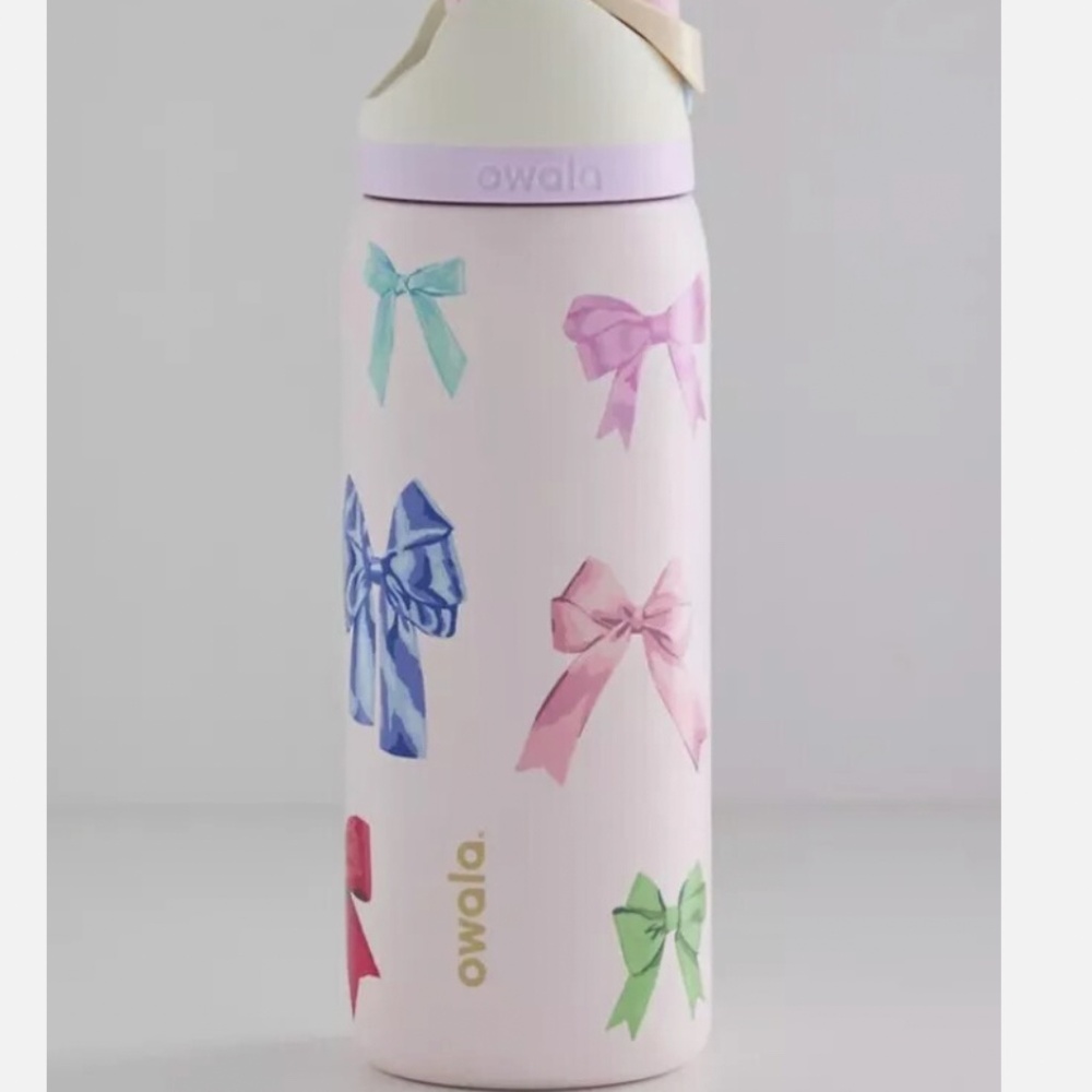 Owala Girlhood 32oz Free Sip Limited Edition